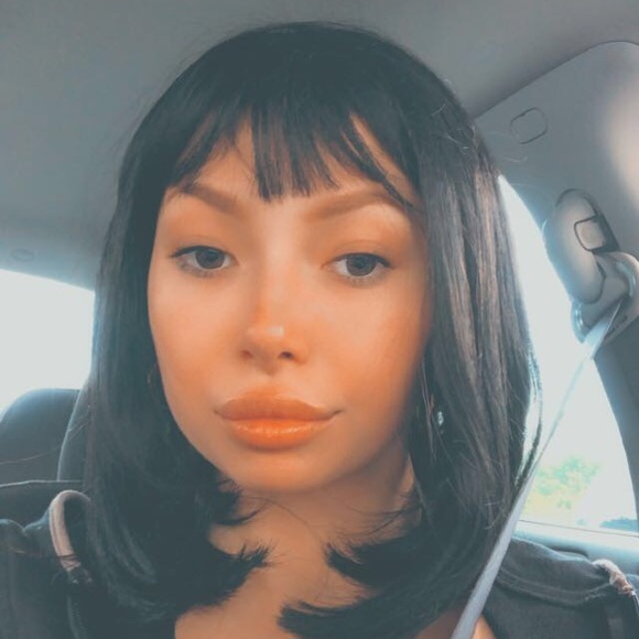 Meet your Posher, Elizabeth - Picture 1 of 3